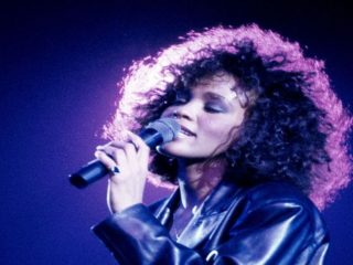 Escucha la versión Dance de "How Will I Know" de Whitney Houston