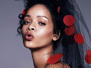 Honran a Rihanna en su natal Barbados