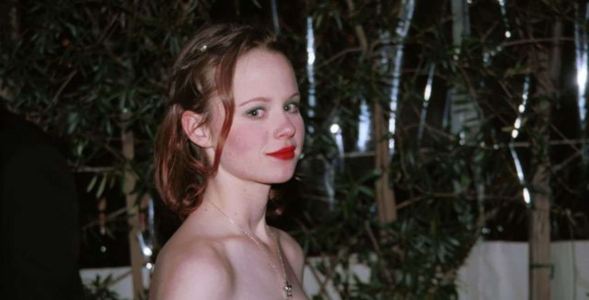 Thora Birch deja la serie de Tim Burton - Stereocien Digital