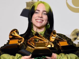 Los Premios Grammy 2022 pospuestos debido al aumento de COVID-19