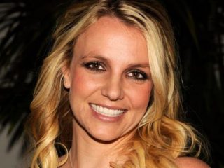 El papá de Britney Spears le pide que pague sus honorarios legales