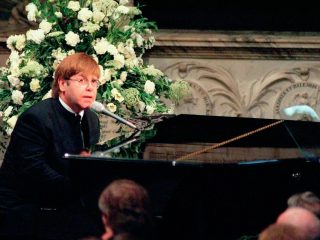 La monarquía británica no quería que Elton John cantara en el funeral de la princesa Diana