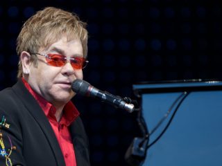 Elton John regresa a los escenarios