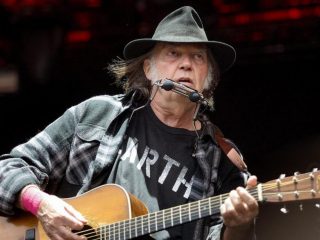 Spotify remueve la música de Neil Young de su plataforma