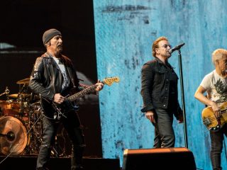 U2 comparte la versión acústica de 'Sunday Bloody Sunday'