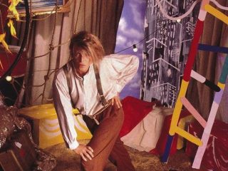 Fotógrafo de rock que trabajó con David Bowie y Rod Stewart es condenado por acoso