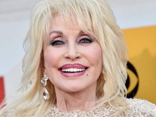 Dolly Parton hará un álbum de rock si es incluida en el Salón de la Fama