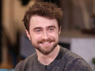 Primer vistazo a Daniel Radcliffe como "Weird Al" Yankovic en nueva película biográfica