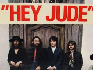Libreta de los Beatles con letras de “Hey Jude” es donada por la actriz Davinia Taylor