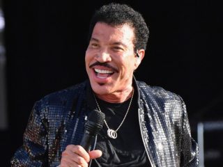 Lionel Richie cancela gira de verano y su presentación en Isle of Wight