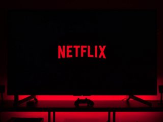 Netflix suspende producciones en Rusia