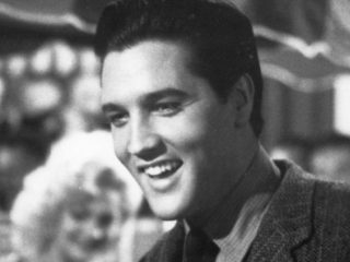 Escucha la nueva versión de "Can't Help Falling in Love" de Elvis Presley