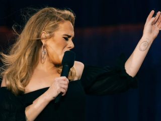 Adele dice que su show en Las Vegas "no tenía alma" y "carecía de intimidad"