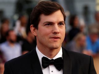 Ashton Kutcher habla sobre la enfermedad que lo dejó incapaz de ver, oír y caminar