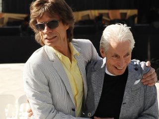 Mick Jagger rinde homenaje a Charlie Watts en el primer aniversario de su muerte